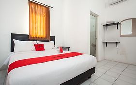 Reddoorz Plus Near Galaxy Mall